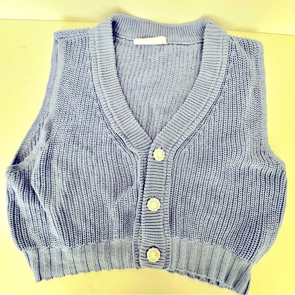 Double Zero women’s cropped cable-knit sweater vest lavender size M